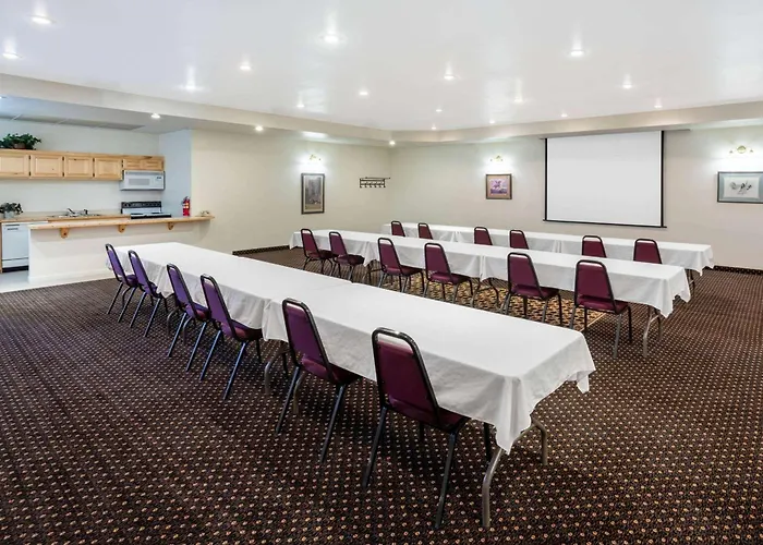 At Lander, Travelodge By Wyndham Lander