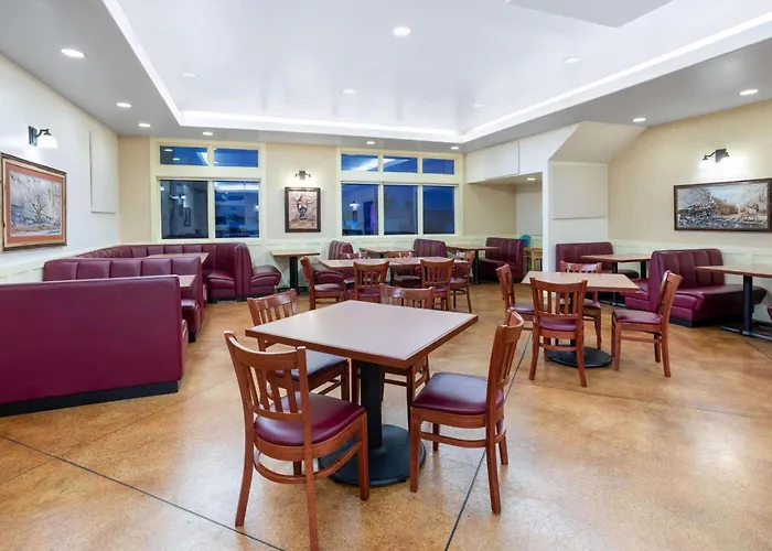 At Lander, Travelodge By Wyndham Hotel