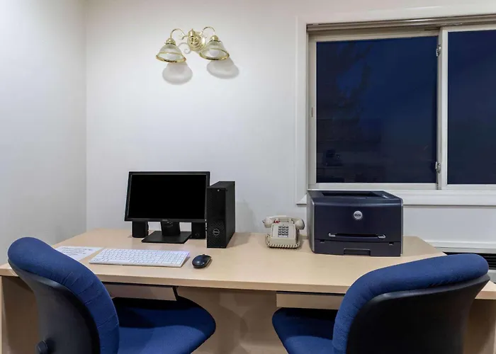 At Lander, Travelodge By Wyndham Hotel Lander