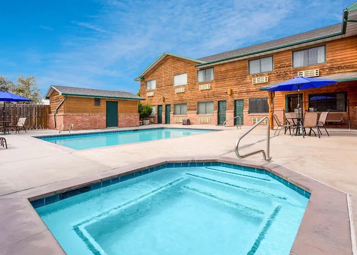 At Lander, Travelodge By Wyndham 2* Lander