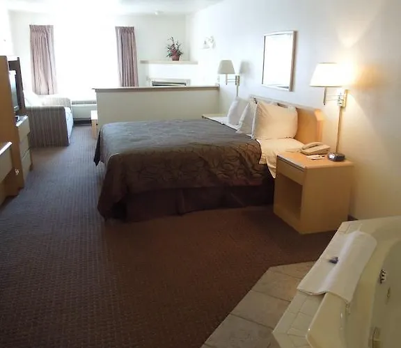 At Lander, Travelodge By Wyndham Hotel