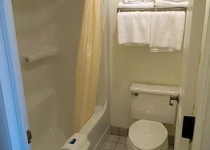 At Lander, Travelodge By Wyndham Hotel Lander