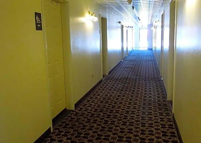 At Lander, Travelodge By Wyndham 2*