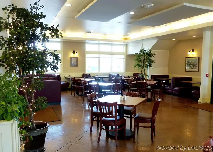 At Lander, Travelodge By Wyndham 2*